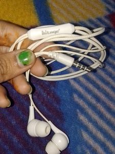 working White Wired Earphones