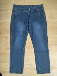 3/4th Length Blue Jeans
