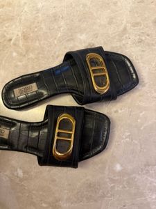 Chic Black Slides