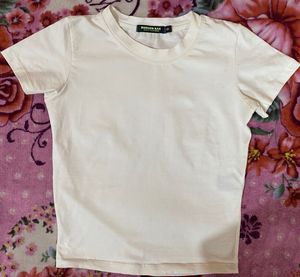Essential Fitted Tee – Minimalist Everyday Classic