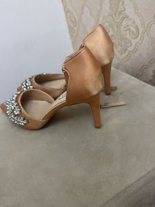 Elegant Heels with Rhinestones