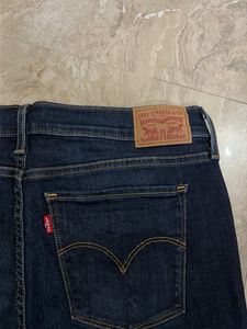 Levi&#39;s Dark Wash Jeans