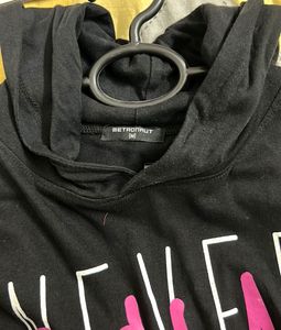 Metronaut Women Crop Top With Cap