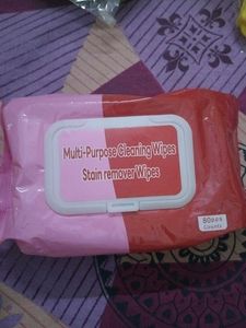 Oil Dispenser With Cleaning Wipes