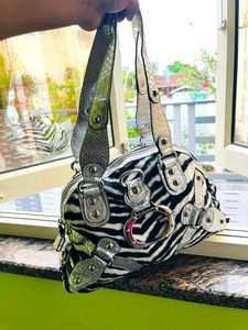 Guess animal zebra print furr Vintage Bag