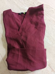 Charming maroon solid top