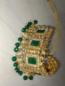 Emerald Kundan Jewelry Set