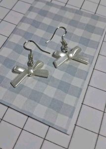 Bow Pearl Earrings