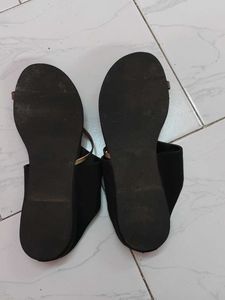 Like New Ladies Mochi Chappal