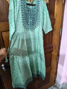 Elegant Green Embroidered Kurta