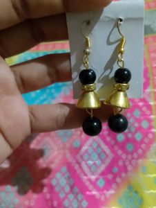 Set Of 2 Green And Black Pearl Earrings 💞