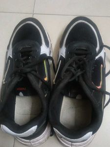 Stylish Black &amp; White Women&#39;s Sneakers