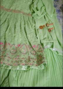 Sarara Set With Earing &amp; Mang Tika