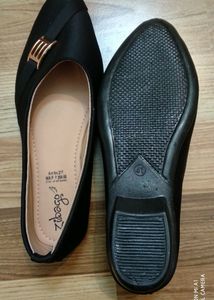 Stylish Black Bella Flats.