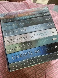 shatter me series