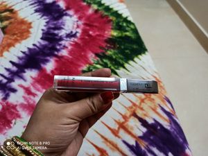 Huda Beauty Matte Lipstick In Blood Red Colour