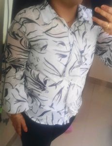 Georget White RUFFLE Top