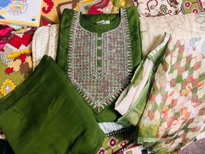 Elegant Green Embroidered Kurta
