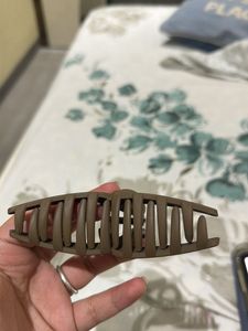 Brown Hair Claw Clip