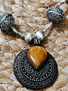 Vintage Tiger Eye And Black Onyx Necklace