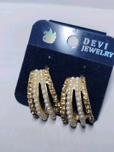 cute korean pearl and gold earrings