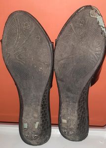 black flat sandles