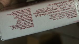 mCaffeine Guava Fizz De-Tan Soap