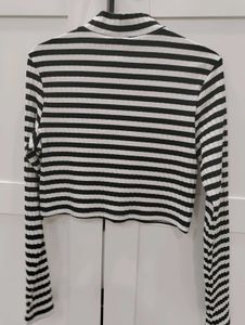 H&amp;M Black Cropped Turtle Neck Top