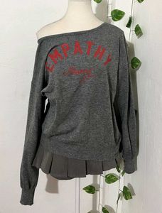 Gray off shoulder Sweatshirt size:M/L brand new