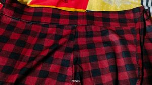 Women&#39;s Checked Trousers For Daily Wear