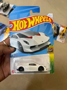 Hot Wheels Lamborghini &amp; &#39;69 Dodge
