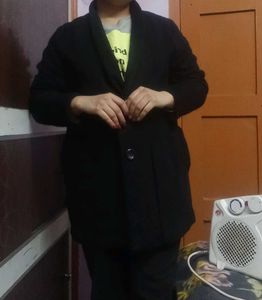 Black overcoat (Woman)