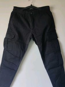 Stylish Black Men&#39;s Cargo Pants