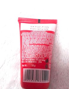Lakme Strawberry Facewash
