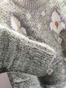 women&#39;s premium vintage old knitted sweater