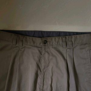 Men&#39;s Pleated Khaki Chinos