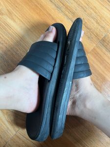 Authentic Puma Slides 🫶🏻 ( Negotiable )