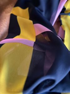 would pair up amazingly with a crop top nd jeans