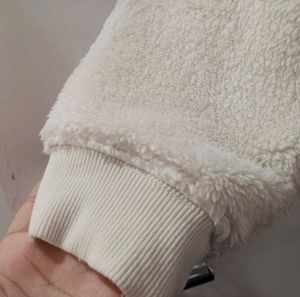 Cute Snoopy Fluffy Sweater!