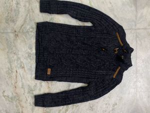 BRANDED SWEATER