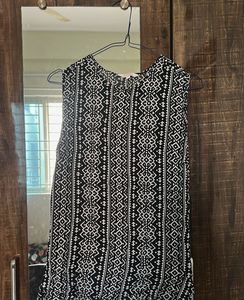Patterned Sleeveless Kurthi Top