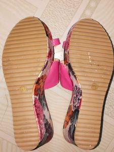 Blue Button Wedges