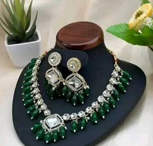 Green & Silver Necklace Set