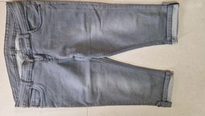 A Gray Coloured Skinny Capry.