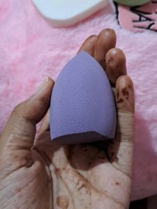 1 Beauty Blender And Two Puffs