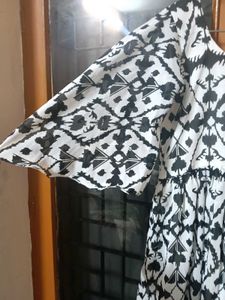 Chic Black &amp; White Print Dress