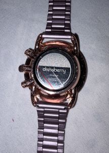 Elegant Lilac Wristwatch