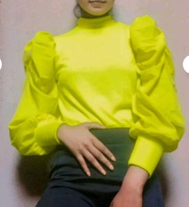 Stylish Retro Woman Top