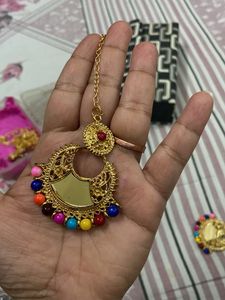 Beautiful ear rings with maang tikka