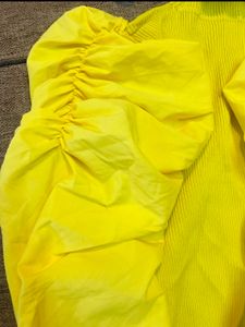 Yellow Puffy Sleeve Top 🌻